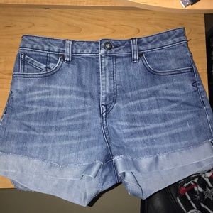 Women’s/Juniors Volcom Jean Shorts size 8